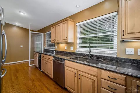 9960 Daly Rd, Cincinnati, OH 45231 photo 4