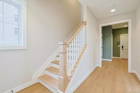 2901 Three Oaks Ln, Cincinnati, OH 45209 photo 2