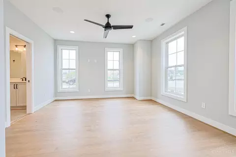 2901 Three Oaks Ln, Cincinnati, OH 45209 photo 3
