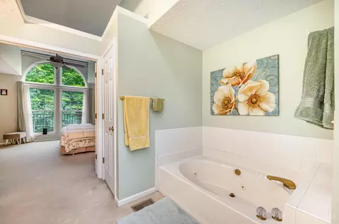 Bath - 5543 Regimental Pl, Cincinnati, OH 45239 photo 1 of 3