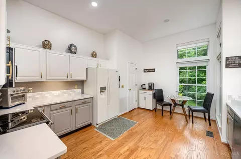 Kitchen - 5543 Regimental Pl, Cincinnati, OH 45239 photo 2 of 3
