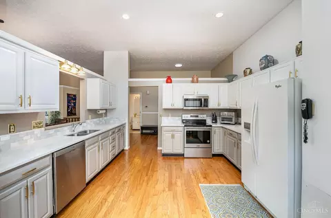 Kitchen - 5543 Regimental Pl, Cincinnati, OH 45239 photo 3 of 3