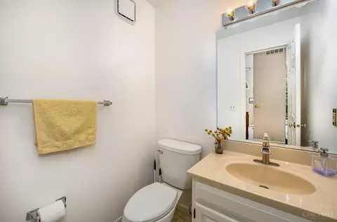 Bath - 5543 Regimental Pl, Cincinnati, OH 45239 photo 2 of 3