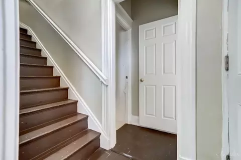 Entry Way - 318 Warner St, Cincinnati, OH 45219 photo 2 of 3