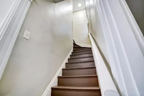 Entry Way - 318 Warner St, Cincinnati, OH 45219 photo 3 of 3