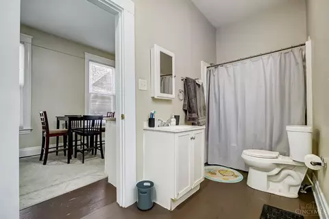 Bath - 318 Warner St, Cincinnati, OH 45219 photo 1 of 4
