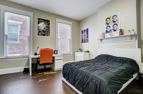 Bedroom - 318 Warner St, Cincinnati, OH 45219 photo 5 of 7