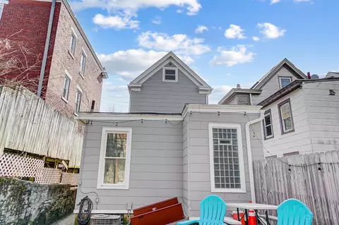 Exterior - 318 Warner St, Cincinnati, OH 45219 photo 5 of 6