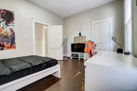 Bedroom - 318 Warner St, Cincinnati, OH 45219 photo 7 of 7