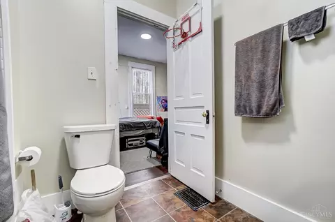 Bath - 318 Warner St, Cincinnati, OH 45219 photo 4 of 4