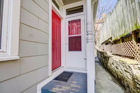 Exterior - 318 Warner St, Cincinnati, OH 45219 photo 4 of 6