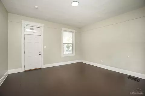 Living - 318 Warner St, Cincinnati, OH 45219 photo 1 of 2