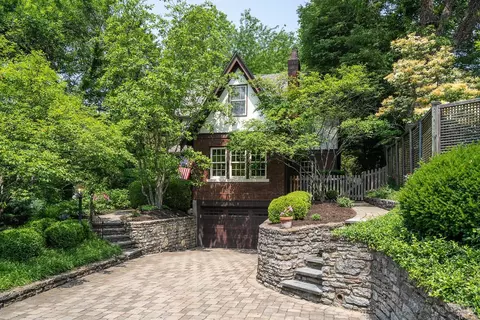 4824 Beverly Hill Dr, Cincinnati, OH 45208