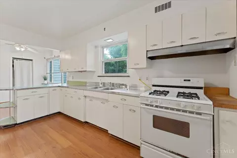 2917 Westbrook Dr, Cincinnati, OH 45238 photo 10