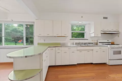 2917 Westbrook Dr, Cincinnati, OH 45238 photo 8