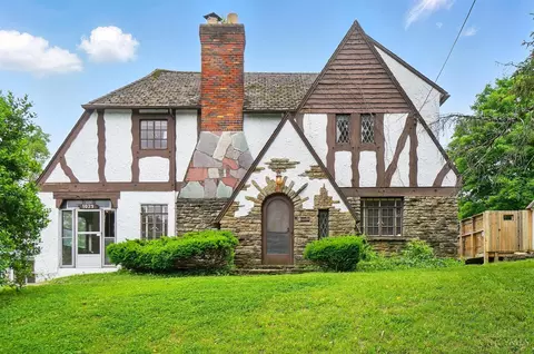 1029 Egan Hills Dr, Cincinnati, OH 45229