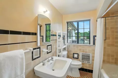 1029 Egan Hills Dr, Cincinnati, OH 45229 photo 33
