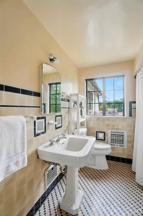 1029 Egan Hills Dr, Cincinnati, OH 45229 photo 34