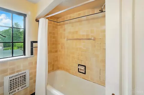 1029 Egan Hills Dr, Cincinnati, OH 45229 photo 35