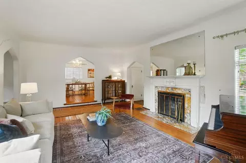 1029 Egan Hills Dr, Cincinnati, OH 45229 photo 8