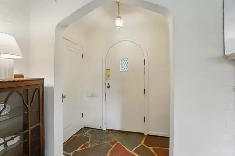 1029 Egan Hills Dr, Cincinnati, OH 45229 photo 5