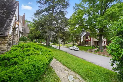 1029 Egan Hills Dr, Cincinnati, OH 45229 photo 3