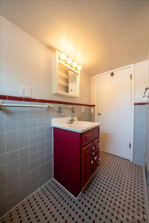 8679 Elmtree Ave, Cincinnati, OH 45231 photo 19