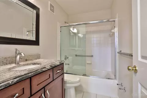 Bath - 4190 Brandonmore Dr, Cincinnati, OH 45255 photo 3 of 4