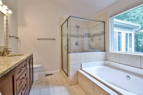 Bath - 4190 Brandonmore Dr, Cincinnati, OH 45255 photo 1 of 4