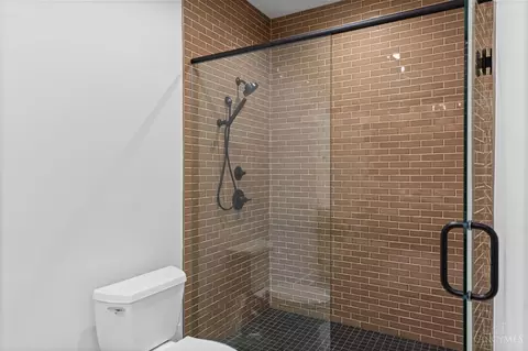 Bath - 530 Reading Rd, Cincinnati, OH 45202 photo 7 of 11