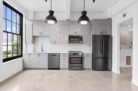 Kitchen - 530 Reading Rd, Cincinnati, OH 45202 photo 7 of 10