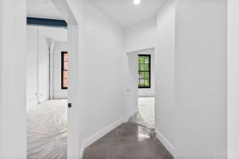 Entry Way - 530 Reading Rd, Cincinnati, OH 45202 photo 2 of 8
