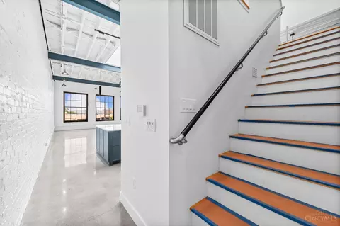 Entry Way - 530 Reading Rd, Cincinnati, OH 45202 photo 3 of 8