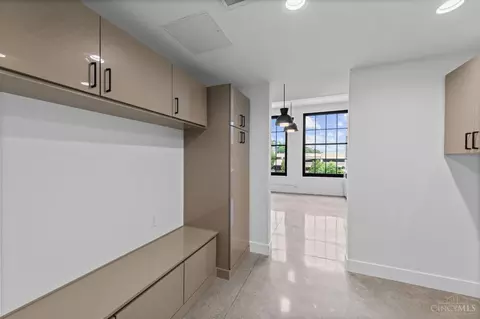 Entry Way - 530 Reading Rd, Cincinnati, OH 45202 photo 6 of 8