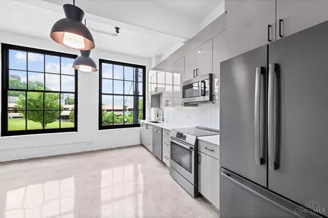 Kitchen - 530 Reading Rd, Cincinnati, OH 45202 photo 8 of 10