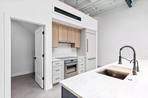 Kitchen - 530 Reading Rd, Cincinnati, OH 45202 photo 6 of 10