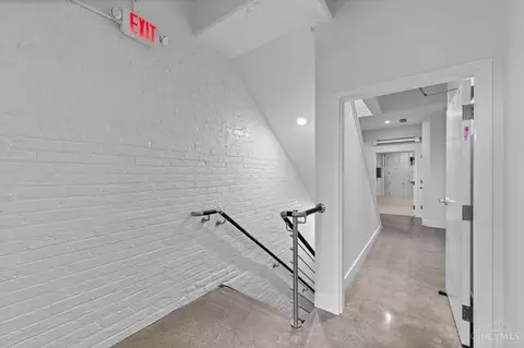 Entry Way - 530 Reading Rd, Cincinnati, OH 45202 photo 7 of 8
