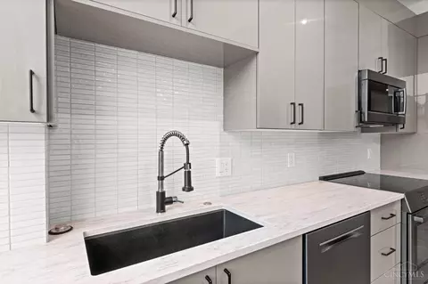 Kitchen - 530 Reading Rd, Cincinnati, OH 45202 photo 10 of 10