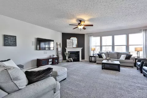 Living - 989 Spruce Gln, Morrow, OH 45152 photo 1 of 3