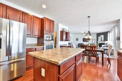 Kitchen - 989 Spruce Gln, Morrow, OH 45152 photo 3 of 3