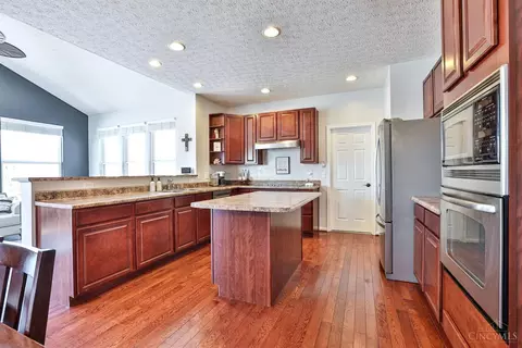 Kitchen - 989 Spruce Gln, Morrow, OH 45152 photo 1 of 3