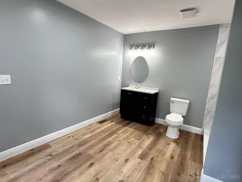 Bath - 3552 Vine St, Cincinnati, OH 45220 photo 4 of 5
