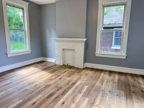 Living - 3552 Vine St, Cincinnati, OH 45220 photo 3 of 11