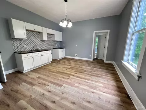 Kitchen - 3552 Vine St, Cincinnati, OH 45220 photo 4 of 5