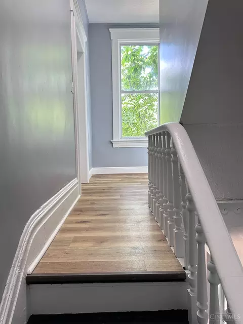 Entry Way - 3552 Vine St, Cincinnati, OH 45220 photo 2 of 3