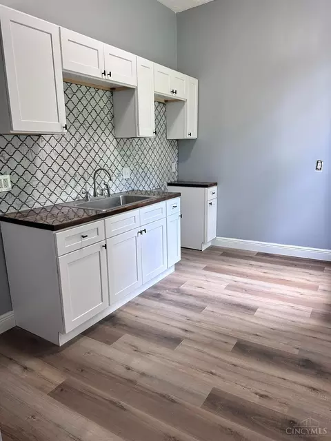 Kitchen - 3552 Vine St, Cincinnati, OH 45220 photo 1 of 5