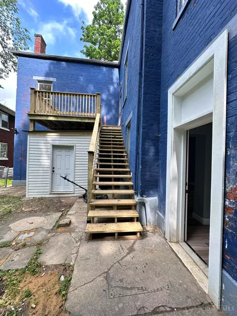 Exterior - 3552 Vine St, Cincinnati, OH 45220 photo 4 of 5