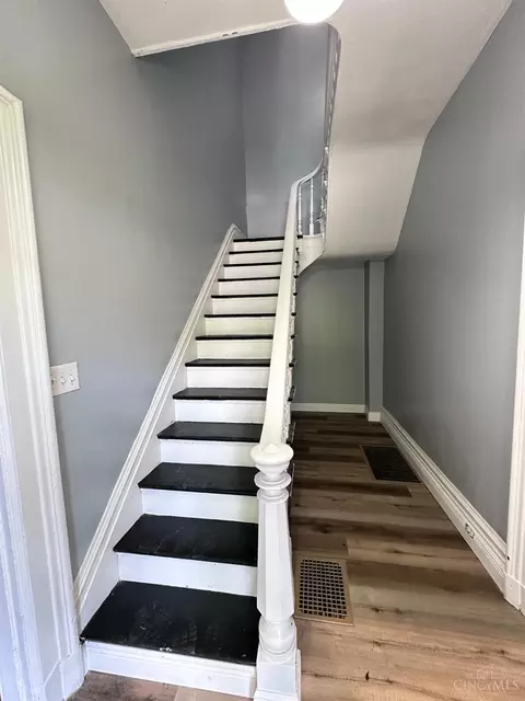 Entry Way - 3552 Vine St, Cincinnati, OH 45220 photo 3 of 3
