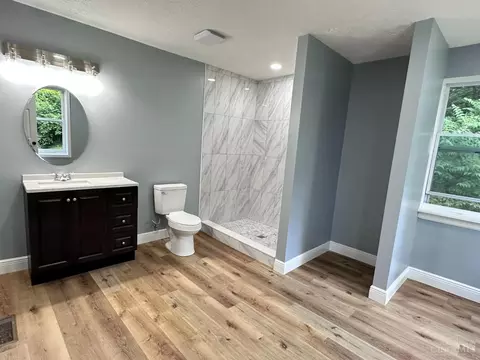 Bath - 3552 Vine St, Cincinnati, OH 45220 photo 5 of 5