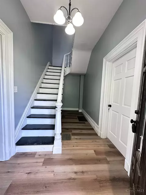 Entry Way - 3552 Vine St, Cincinnati, OH 45220 photo 1 of 3